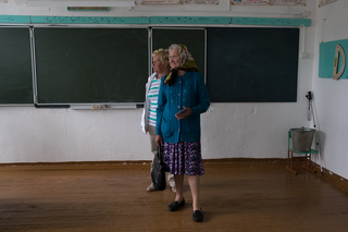 Leili and Leida are twins who were deported to the village of Son in 1949. Their mother took them back to Estonia in late 1950s to find out that they were no longer welcome and still considered "public enemies". Only after 6 month, they returned to Siberia and stayed.